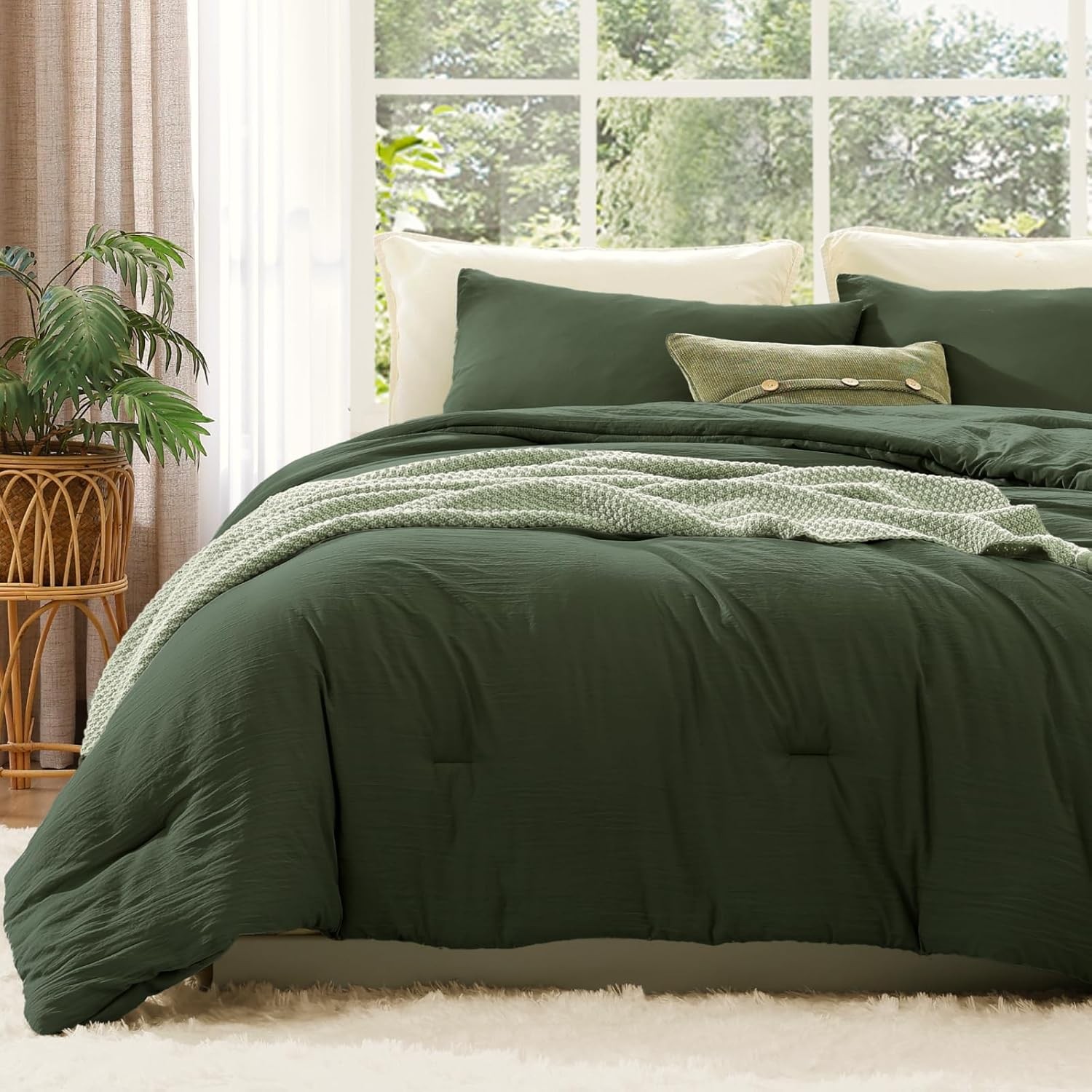 - 3-piece Quilt Set For All Seasons.