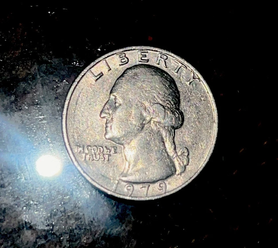 1979 No Mint Mark Quarter, Philadelphia 25c Error Coin Rare- OFF CENTER!!? - Image 2 of 4