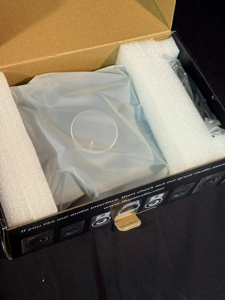 Fluid Audio SRI-2 : 2x2 USB desktop wedge w/24-bit/192kHz Monitor Controller - Image 2 of 3