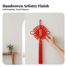 Chinesischer Knoten h&auml;ngend, rotes Fu Symbol, Handarbeit, Wohnzimmer, festlich