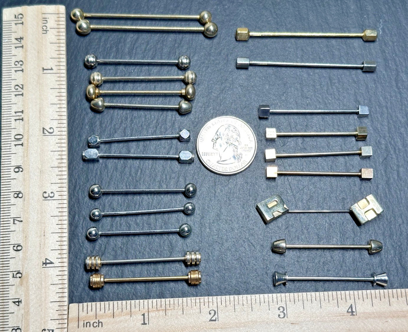 LOT OF 22 VINTAGE COLLAR BARS, GOLD TONE & SILVER TONE H779