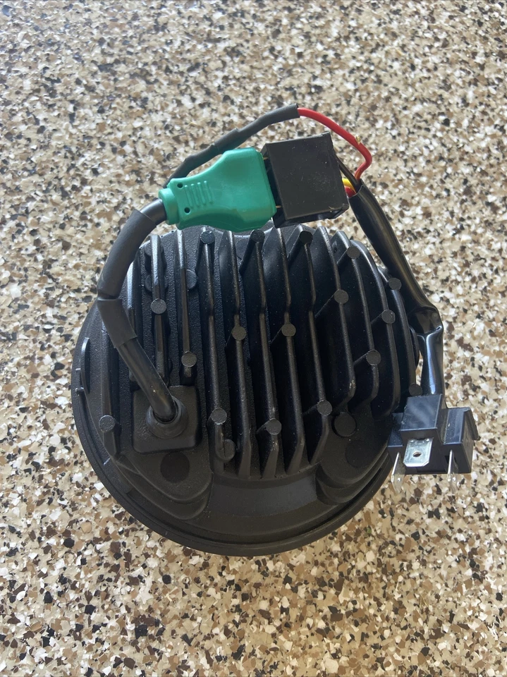 Eagle Lights 5 3/4 英寸镀铬 LED 车头灯带光环 Harley Davidson Sportster Dyna — 第 2/3 张图片