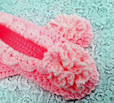 New Medium Crochet Women's Bedroom House Slippers Pansy Petal Pink White Frost