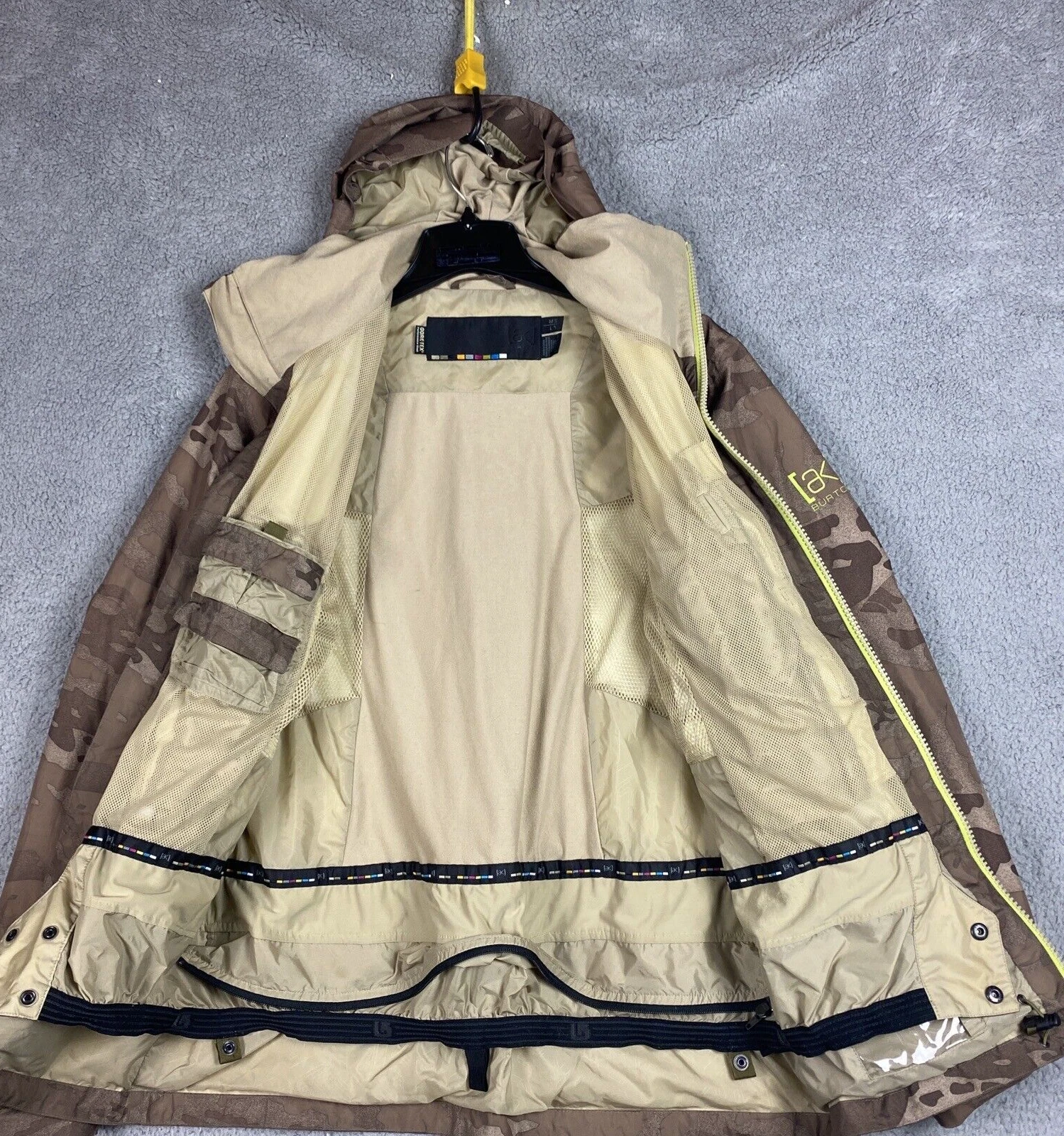 burton gore-tex 2l stagger camo snowboard hoodie