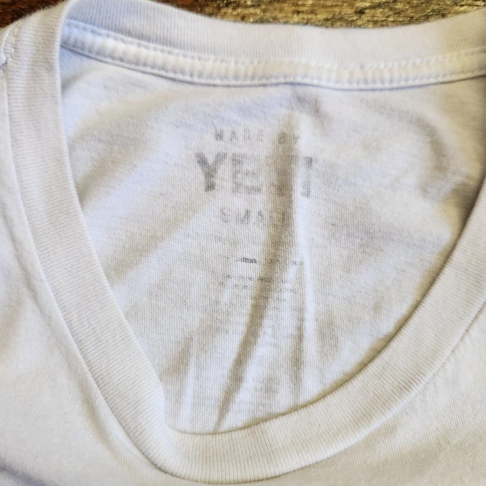 YETI Mens T Shirt Size Small White Long Sleeve Blue Short Sleeve Logo Lot of 2 - Imagem 3 de 4