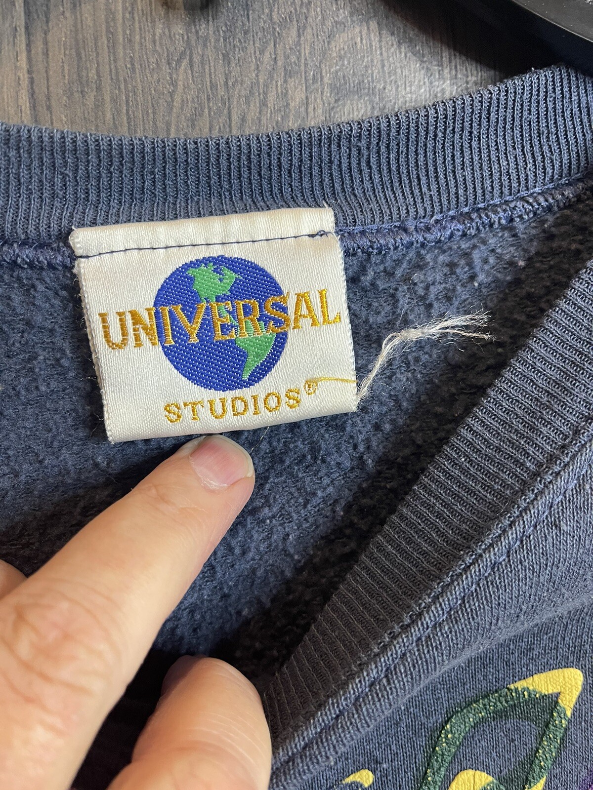 Vintage Universal Studios Pullover Sweatshirt Adu… - image 3