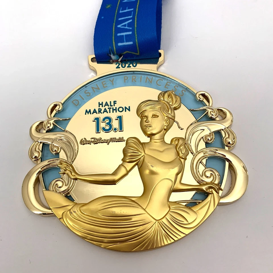 Medallas RunDisney Princess Moana Pocahontas Cinderella Fairy Tale Challenge 2020 Foto 4 de 4