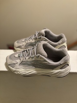 Adidas Yeezy Boost 700 V2 Static Size 7 Men   Good Condition   100% Authentic