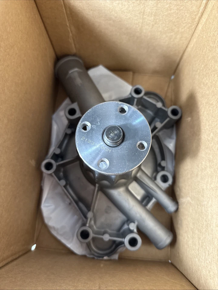Bomba de agua del motor CARQUEST T3096 para camionetas Dodge años 70 Foto 3 de 4