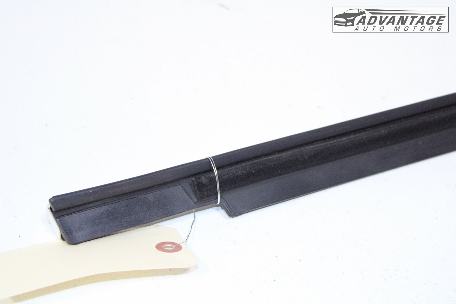2014-2021 MASERATI GHIBLI M157 FRONT LEFT SIDE DOOR WINDOW BELT MOLDING OEM