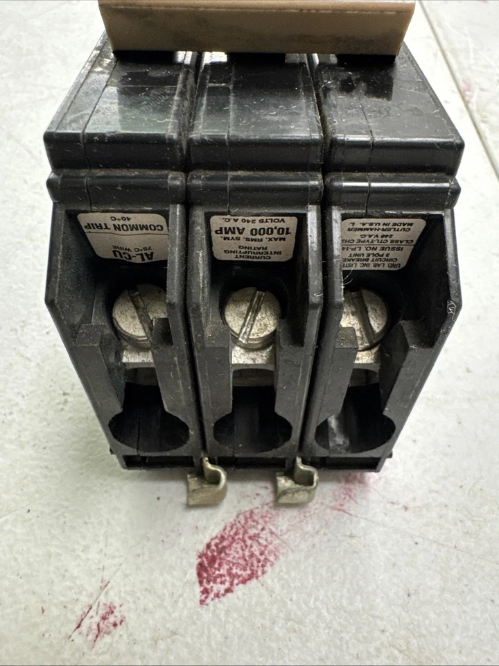 Disyuntor enchufable Cutler Hammer CH3100 3 polos 100 amperios tipo CH - ECS Foto 3 de 4