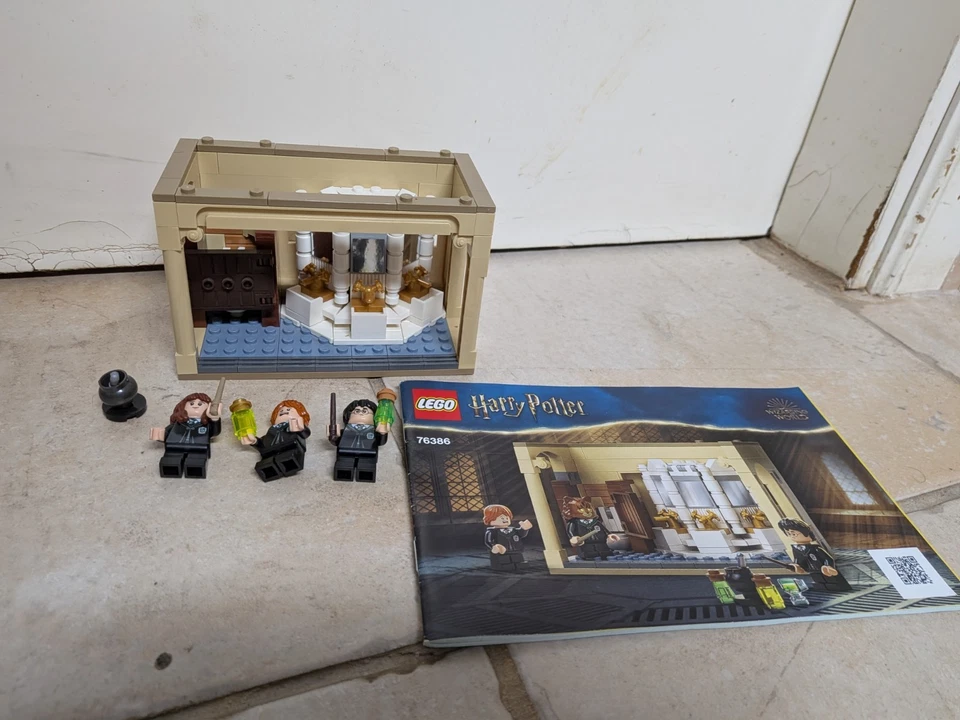 LEGO Harry Potter 76386 Hogwarts: Polyjuice Potion Mistake, foto 4 di 5