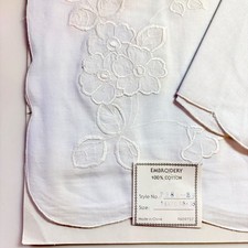NOS White Embroidered Placemat Set 4 Placemats 4 Napkins Cotton Floral Scalloped