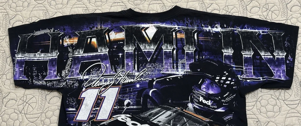 Camiseta masculina NASCAR Racing Denny Hamlin Chase Authentics Fed Ex Tag tamanho G - Imagem 4 de 4