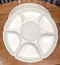 Tupperware Divided Chip and Dip Tray 1666-5 w/ Lid 1666-4 Dip Container 1667-12