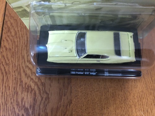 NEW M2 MACHINES 1969 PONTIAC GTO THE JUDGE 1:64 DIECAST & STAND NIP WIDE-TRACK - Picture 3 of 8