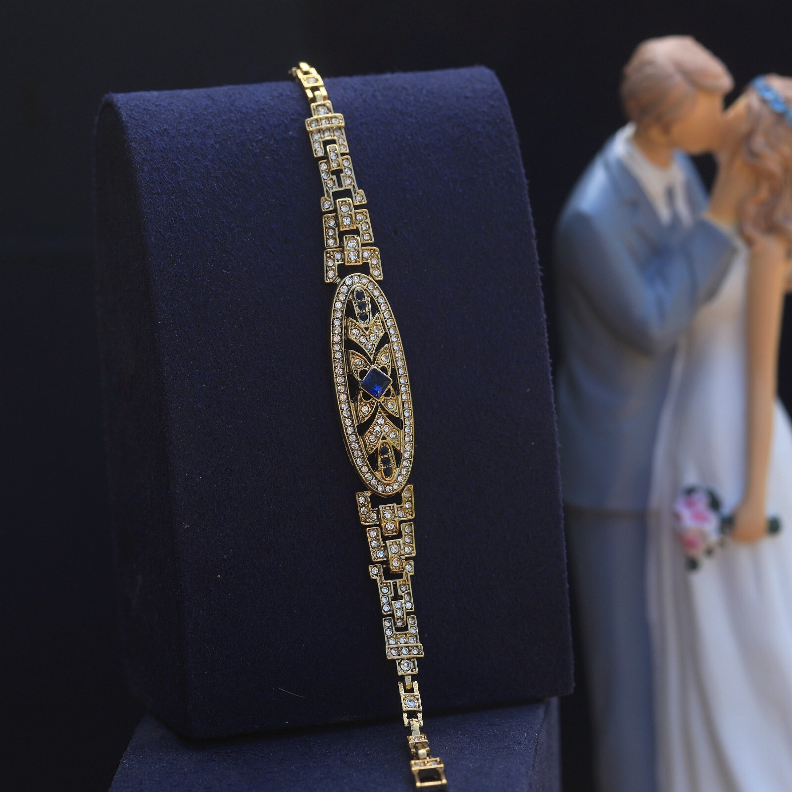 Bracelet doré Art Déco bleu pour vos soirées habillées Gatsby
