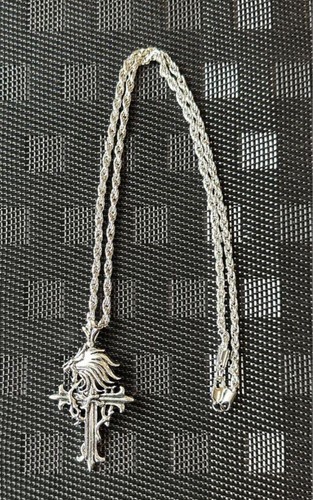 Square Enix Final Fantasy VIII Squall Leonhart Grieva Necklace Lionheart Symbol