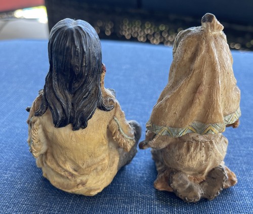 Vtg Native American Eldery Couple Kneeling/Sitting Resin Sculpture 2.5" x 3.5" - Picture 5 of 9