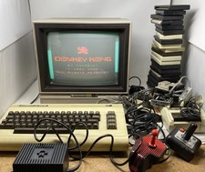 Commodore Bundle Vic 20, Video Monitor Model 1702, 25 Games, 4 Joysticks TESTED