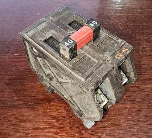 Wadsworth 40 Amp 2 polig Leitungsschutzschalter 240V Typ A 40A A240NI Metallfüße *CHIP - Bild 1 von 5