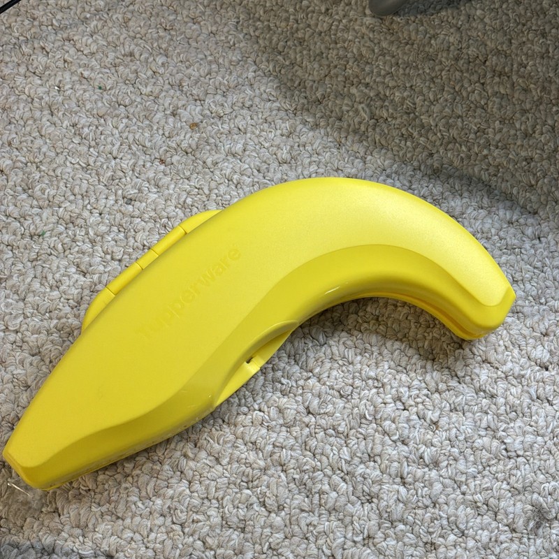 Tupperware Banana Keeper Holder Hinged 10 1/2" Limited Edition