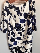 NWT Vince Camuto Beautiful Floral Dress With Bell Sleeves 16