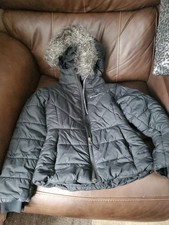 Xs Size 6 Columbia Katelyn Crest III hooded jacket with a faux fur trim.