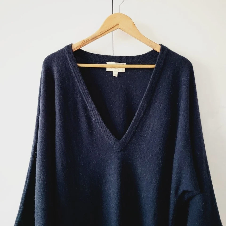 Suéter túnica Elizabeth and James azul marino mezcla cachemir, talla XS/S, para mujer Foto 3 de 4