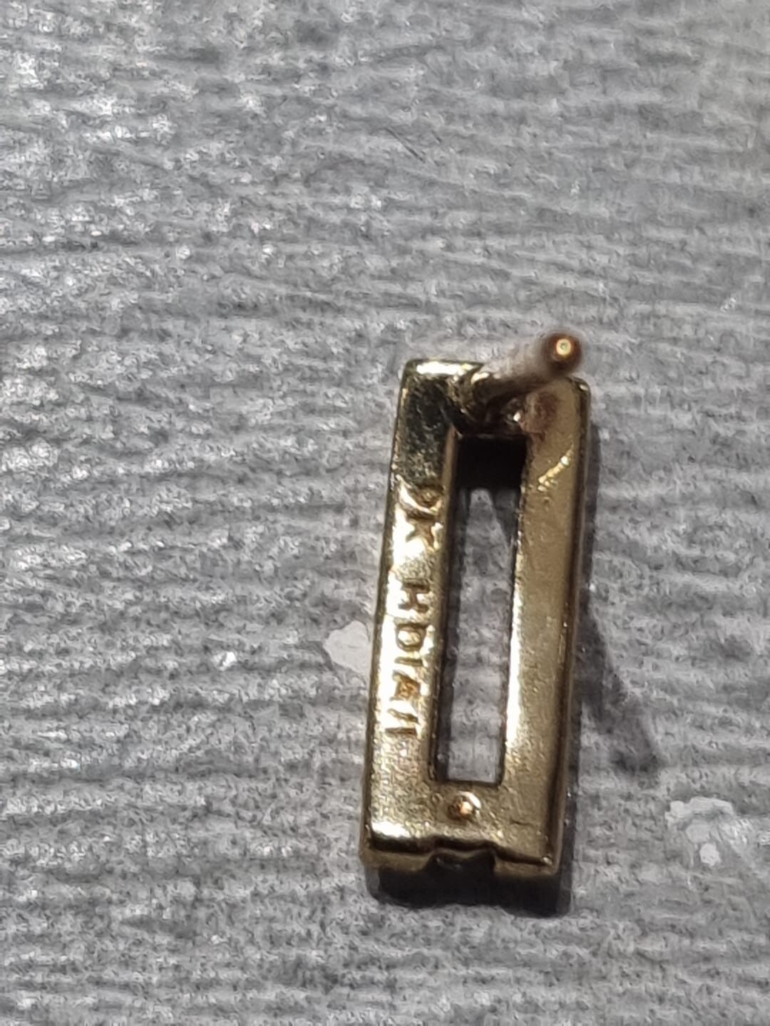 9ct Yellow Gold Diamond Rectangle Stud Earrings - image 5