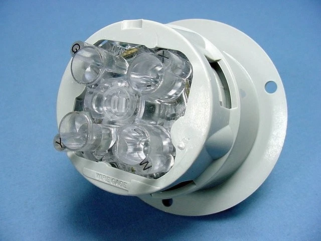 Enchufe giratorio de entrada con brida de bloqueo gris Leviton L14-20P 20A 125/250V 2415-GY Foto 4 de 4
