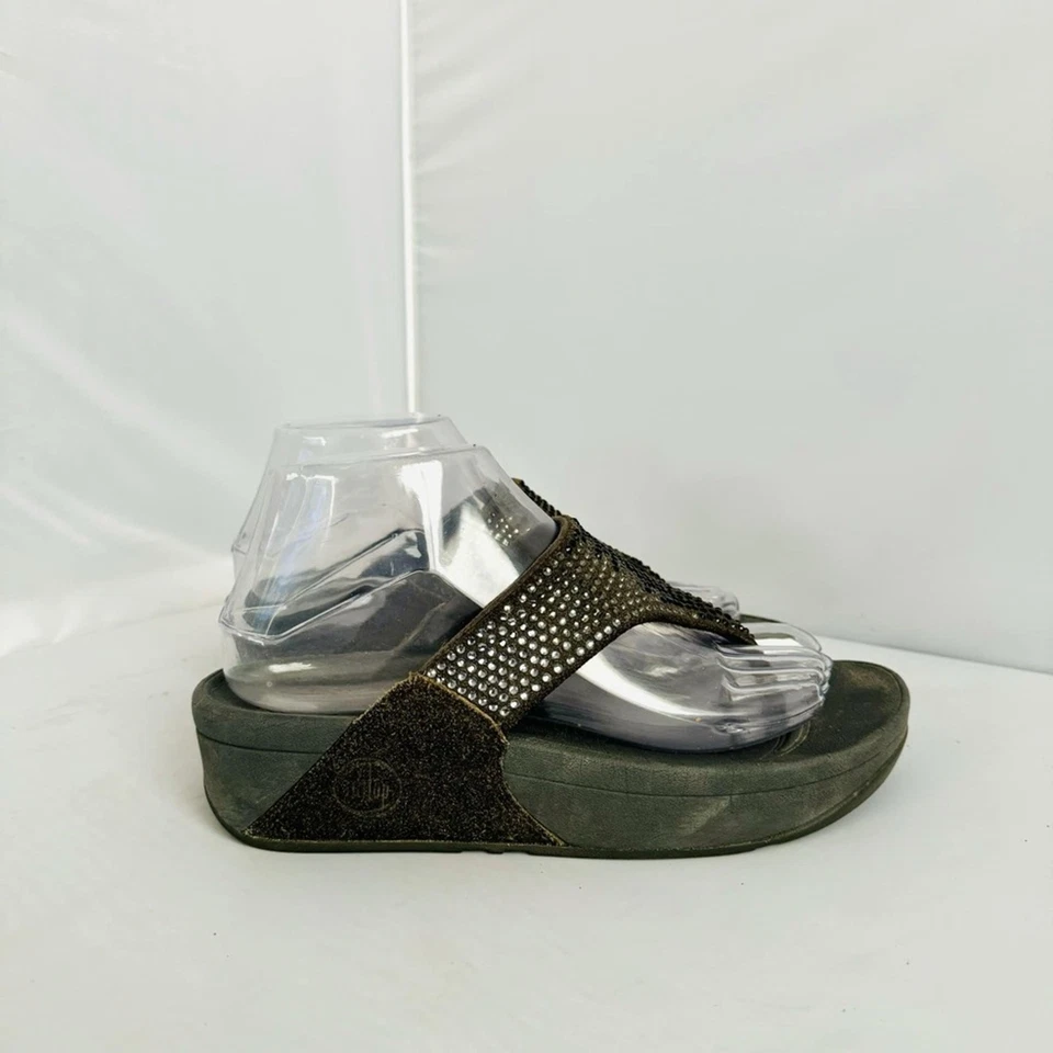 Sandalias de cuña Fitflop marrón con tachuelas de cuero para mujer talla 7’ Foto 2 de 4