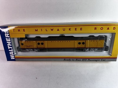 HO Scale 932-9221 Walthers Milwaukee Road Hiawatha Express Car w/Cond Window NOS