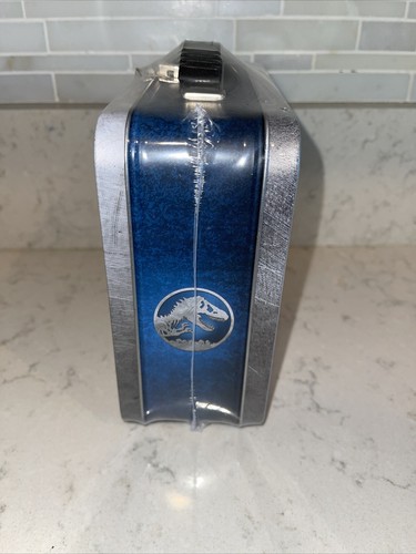 Jurassic World LE Collectible Gift Set (Blu-ray + DVD + Digital HD + Lunchbox) - Picture 3 of 6