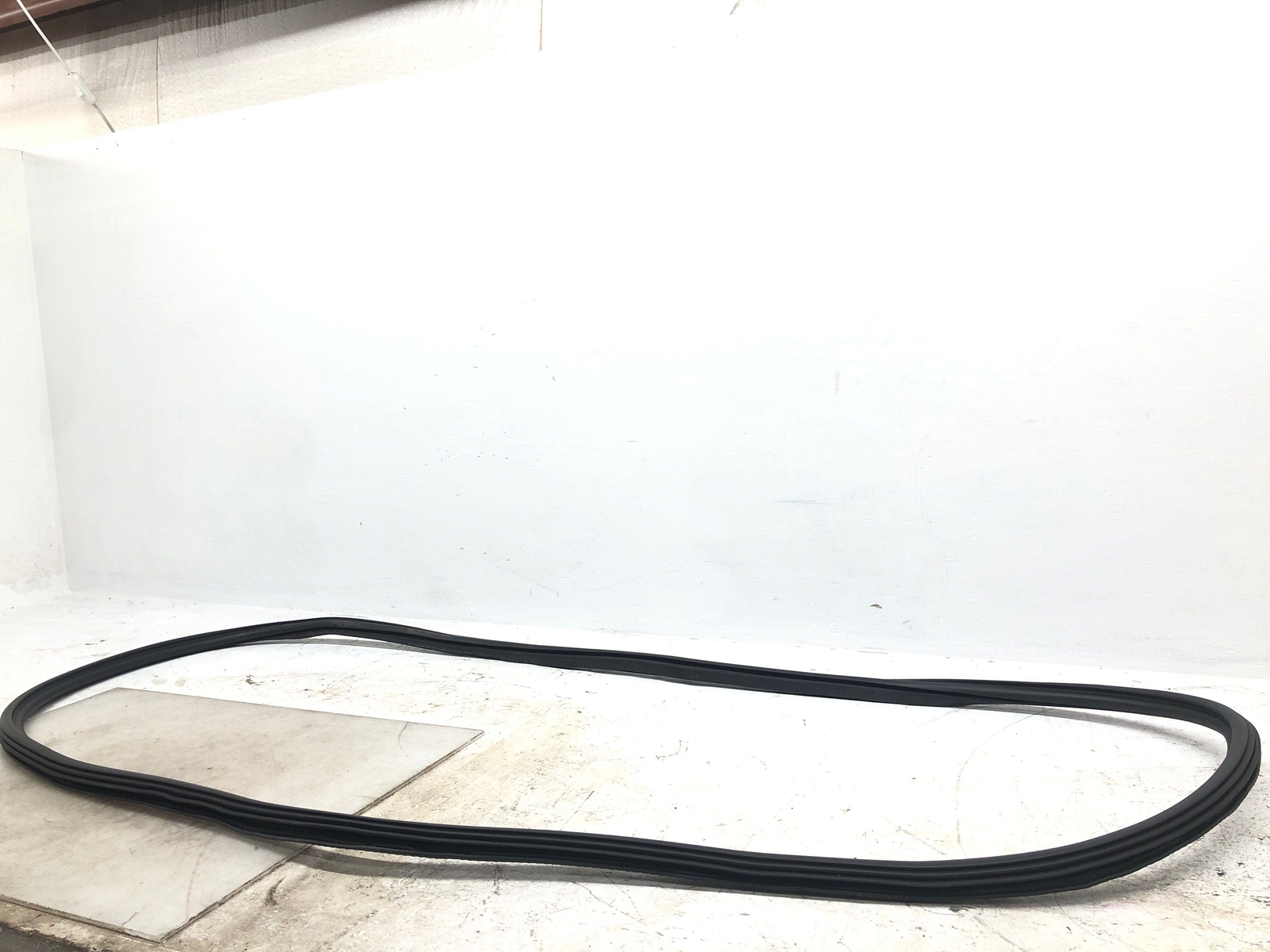 2016-2020 BENTLEY BENTAYGA OEM RIGHT REAR DOOR BODY WEATHERSTRIP SEAL 36A833721