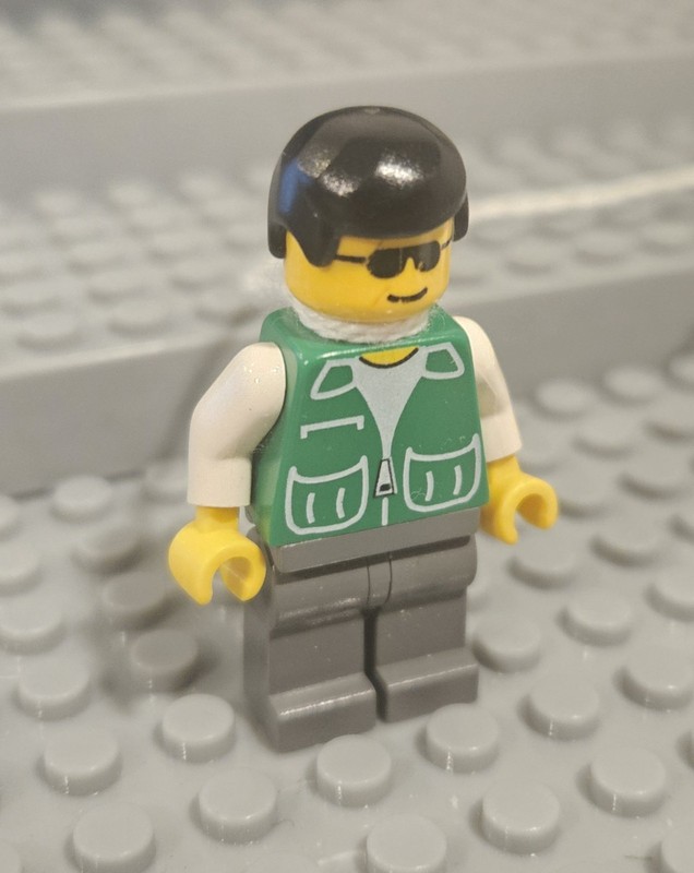 Lego MINIFIGURE- Town Green Jacket  Large Pockets,light Gray Legs Pck010 Lot240