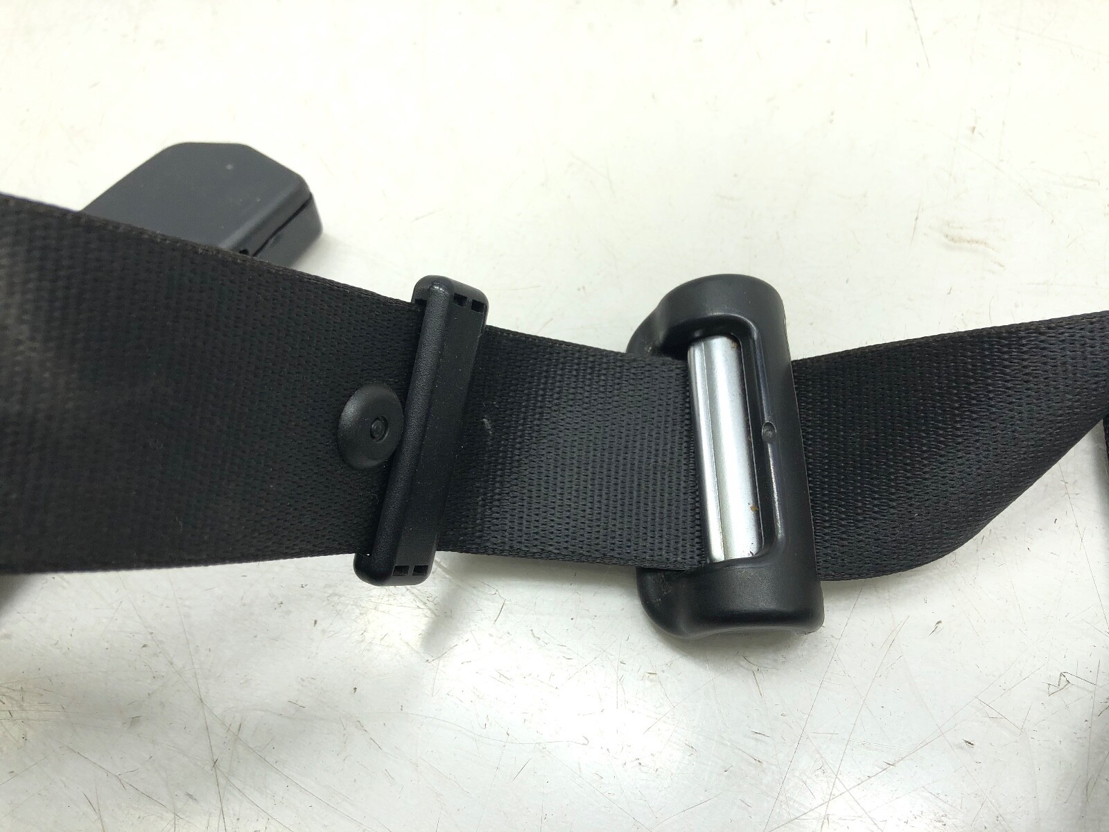 2014-2017 MASERATI GHIBLI RIGHT PASSENGER FRONT SEATBELT RETRACTOR OEM.