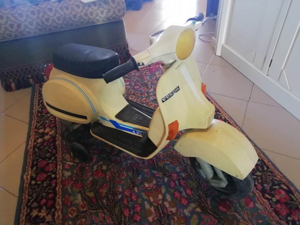 Vespa Piaggio Px125e Elestar Peg Perego gioco giocattolo elettrico DA TESTARE - Immagine 3 di 4
