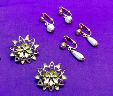 Lot SARAH COVENTRY Clip Earrings Dangle Cased Pearl Filigree Gold Tone    EE63