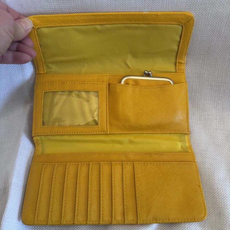 Cartera Kenneth Cole Reaction de cuero sintético con monedero de cambio de estilo vintage Foto 4 de 4