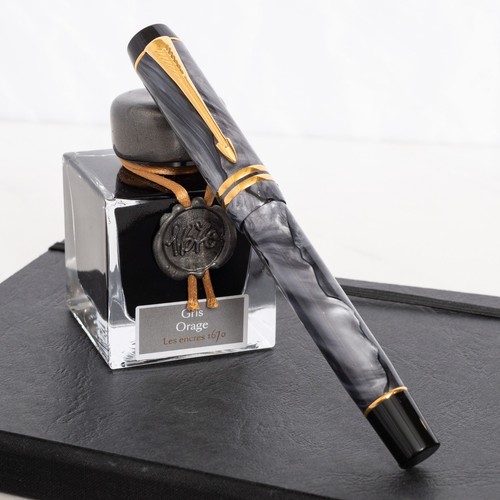 Parker Duofold Centennial Grey Pearl Fountain Pen - Preowned - Picture 7 of 10