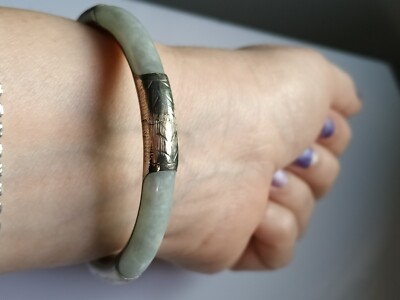 Vintage Etched Sterling Silver Jadeite Hard Stone Hinged Asian Bangle Bracelet
