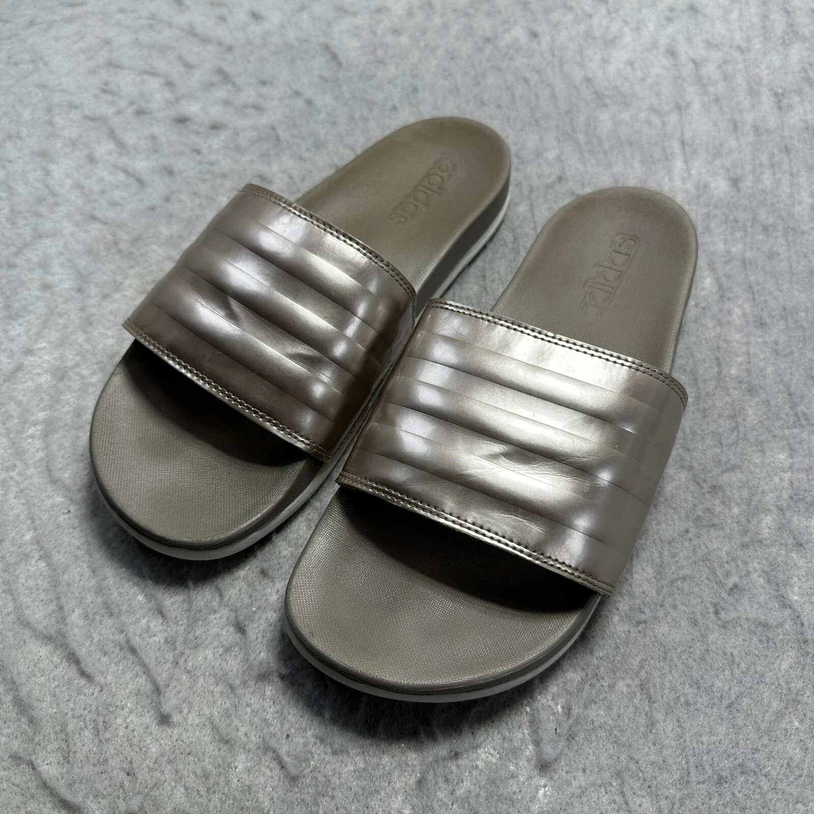 Sandali Adidas Adilette comodi slide champagne metallizzati da donna taglia US 10