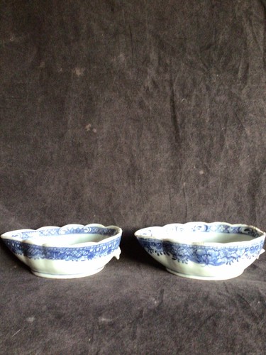 A pair of Chinese Qianlong Sauce Boats for repair as no handles - Picture 3 of 5