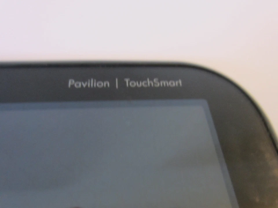 HP Pavilion 15-b168ca Sleekbook 15.6" AMD Quad Core A8-4555M 1.6GHz AS-IS Repair - Image 3 of 4