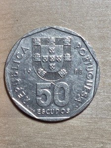 Portugal 50 Escudos coin, 1988. KM# 636, copper-nickel. Sailing ship, 4 fishes.