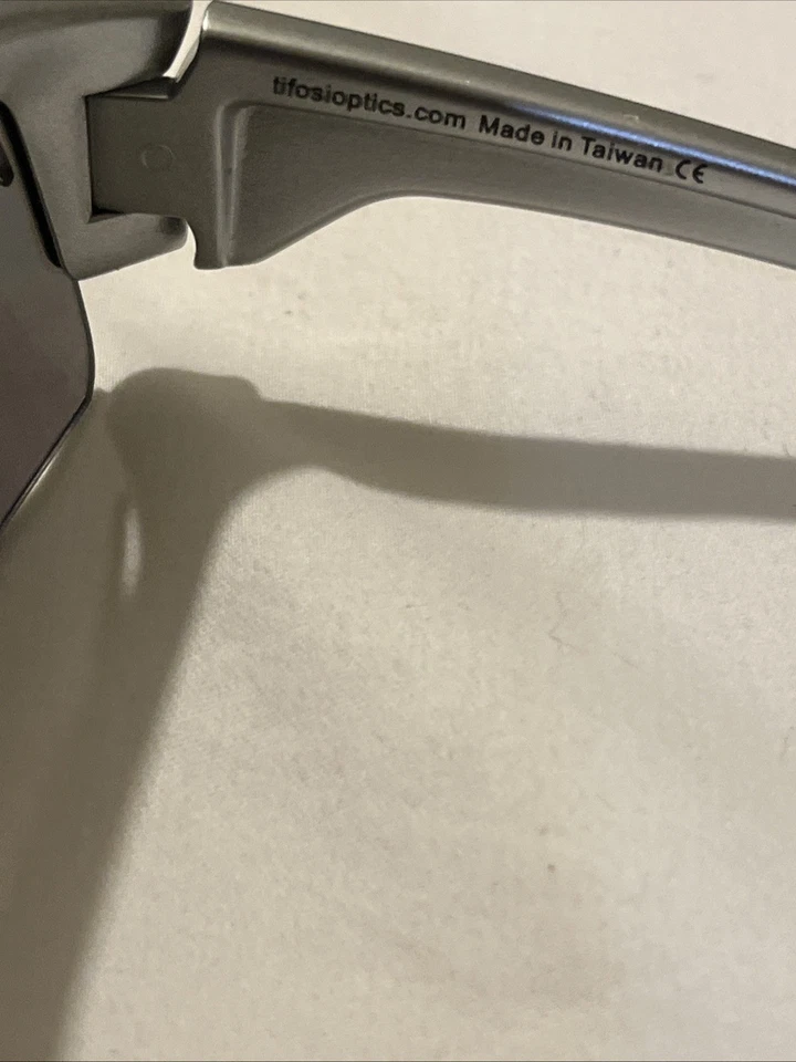 TIFOSI SUNGLASSES Saxon 1110400381 /#4383 Polarized Gray Lenses Frame Sliver - Image 3 of 4