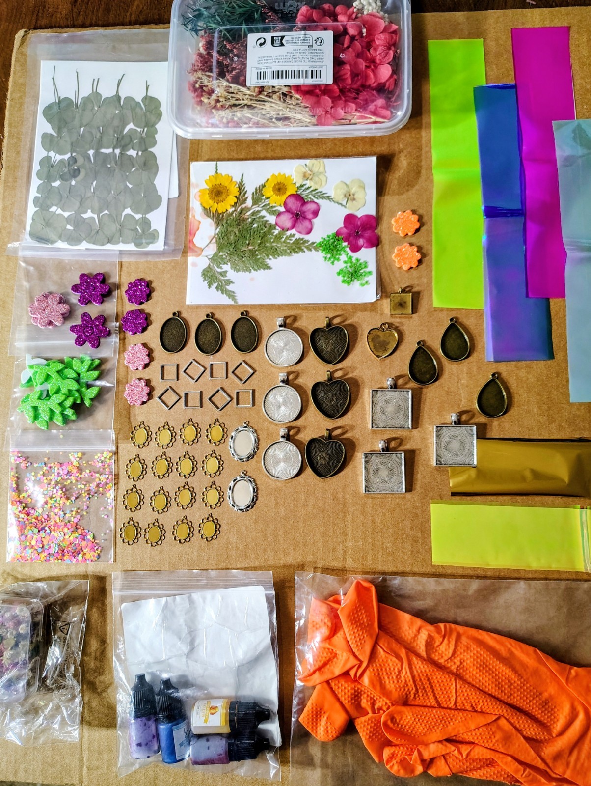 New Resin Art Supplies; Embezzlements And Over 45 Molds-image