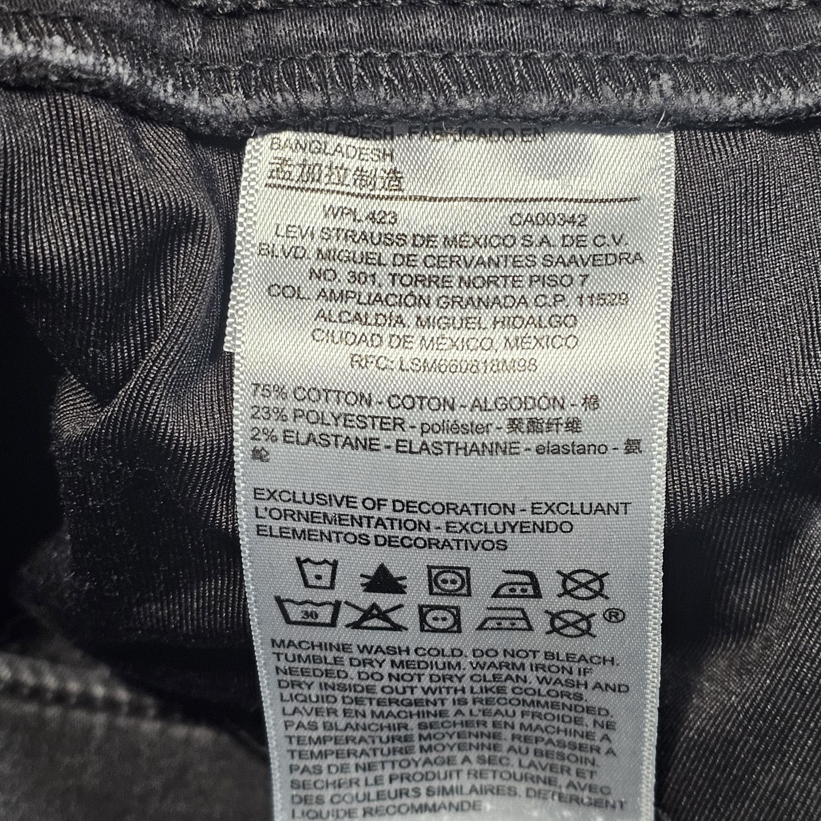 Signature Levi Strauss Totally Shaping Pull-On Skinny Black Womens Denim 12S  thumbnail 6