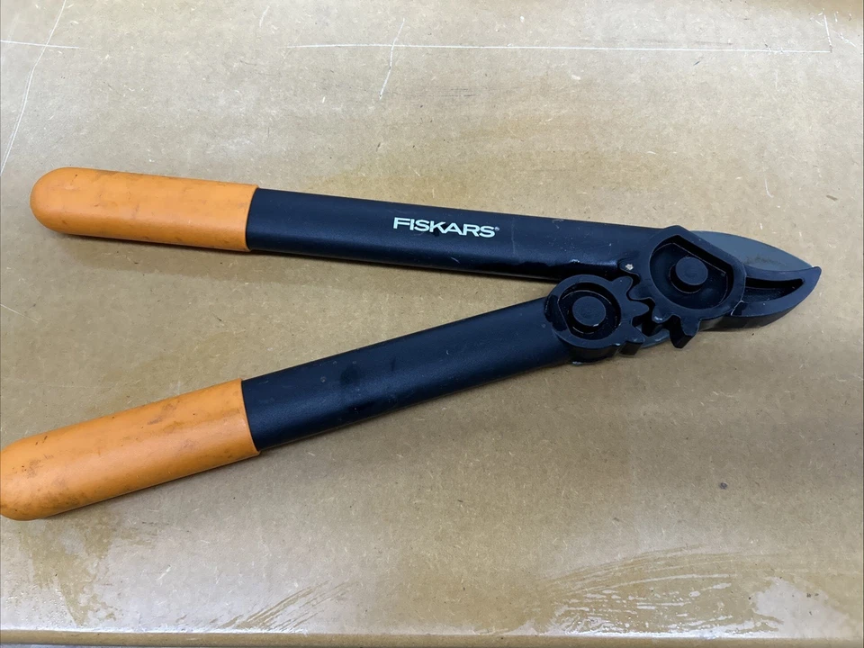 Fiskars PowerGear Super Podadora Lopper: 15 pulgadas Foto 2 de 4